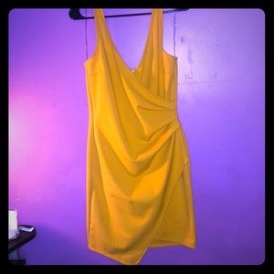 Cute mustard yellow asymmetrical dress 🤩